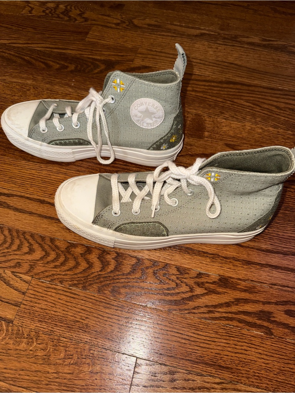 Converse Sage Green High Top Sneakers Embroidered Floral Womens Size 9